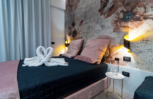 Vasto Hotel | Luxury Ischia in Naples station train