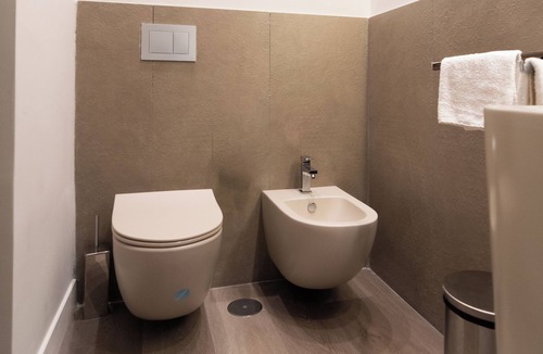 Vasto Hotel | Luxury Ischia in Naples station train