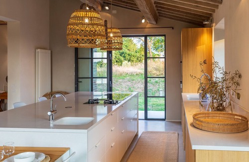 Castiglione del Lago Cottage | Luxury villa in Umbria with infinity pool and panoramic views
