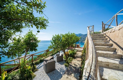 Maiori Villa | Luxury Villa Vittoria- Villa With Garden Swimming Pool and Jacuzzi Overlooking the sea
