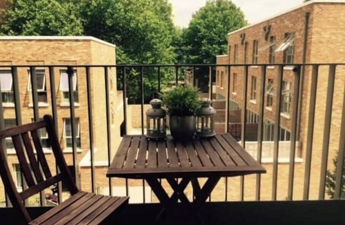 South Acton Apartment | Luxury West London Apartment with Balcony & Excellent Transport Links