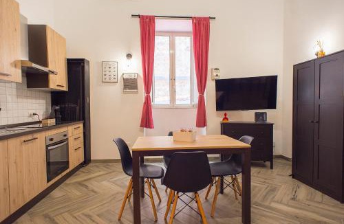 Quartieri Spagnoli Apartment | Madaleni Home Plebiscito