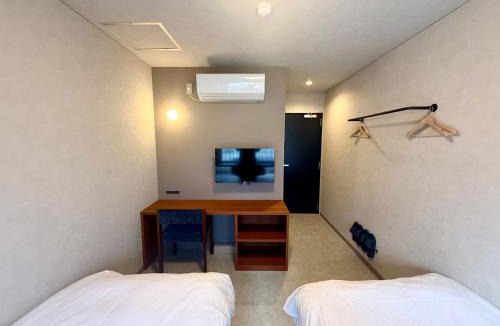 Nachikatsura-cho Hotel | MAGURO BLDG by WhyKumano