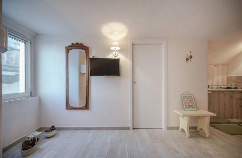 Panza Apartment | Maison Charmante - Monolocale in pieno centro!