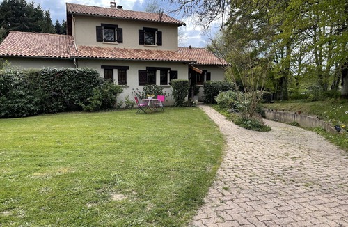 Couzeix House | 🌿 Maison de Charme 4 Étoiles Gite de France- Piscine Chauffée & Grand Parc 🌿