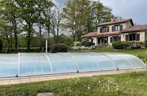 Couzeix House | 🌿 Maison de Charme 4 Étoiles Gite de France- Piscine Chauffée & Grand Parc 🌿