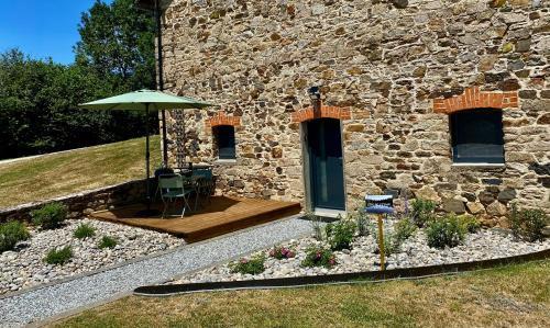 Chamboulive Apartment | Maison Gîtes de l'étang caché