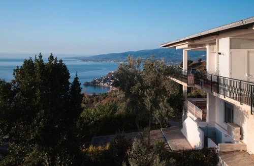 Copanello Apartment | Maison Stalettì, between sky, sea, and prickly pears