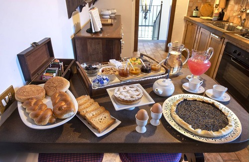 Celleno Villa | Majestic Lazio Villa | Villa Medici | 3 Bedrooms | Private Garden | Spacious.