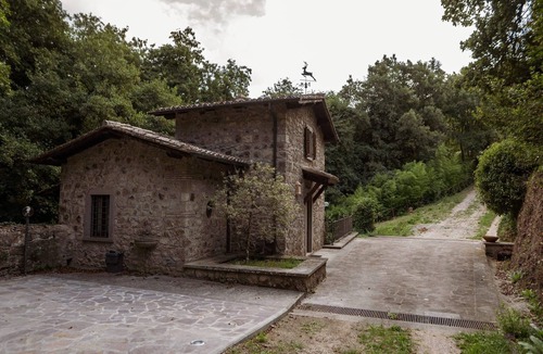 Celleno Villa | Majestic Lazio Villa | Villa Medici | 3 Bedrooms | Private Garden | Spacious.
