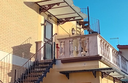 Fiumicino Villa | MAMITA Villa Vacation home (Single rooms only in winter, prices on calendar.