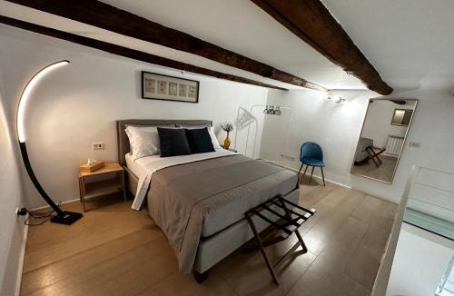 Quartieri Spagnoli House | Mansarda Valù Apartment