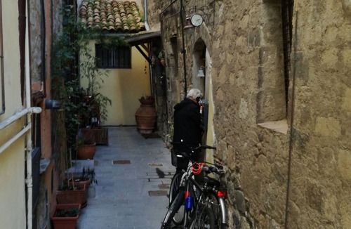 Bolsena House | Mansion in medieval town with castle on Bolsena lake