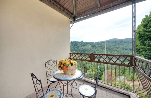 Sugano Villa | Mansion in Prodo near Lake Bolsena