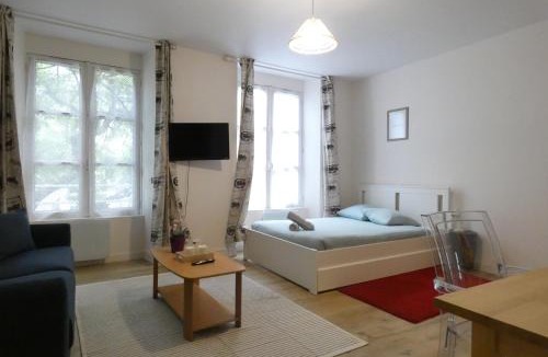 Richebourg - Saint-Clement Apartment | Marechal Joffre Central near train station