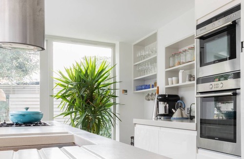 Addison House | Masbro Road II - Three Bedroom House, Sleeps 6