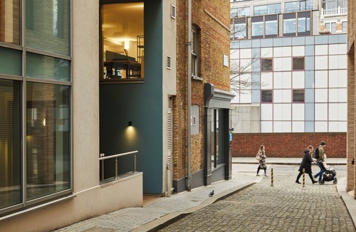 Farringdon Apartment | master Farringdon