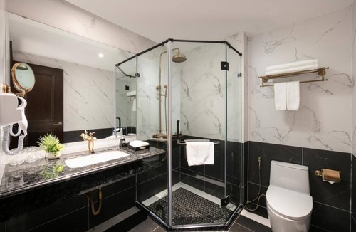 Hanoi Backpacker Quarter Apartment | MAY DE VILLE Crown Hotel 1