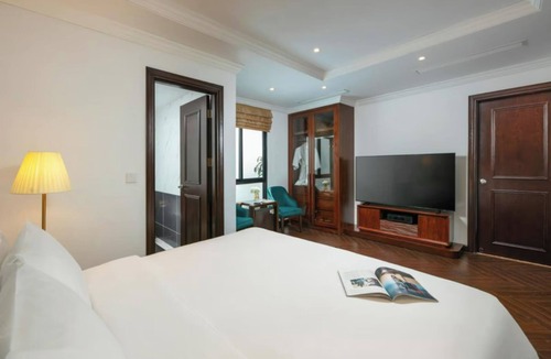 Hanoi Backpacker Quarter Apartment | MAY DE VILLE Crown Hotel 1