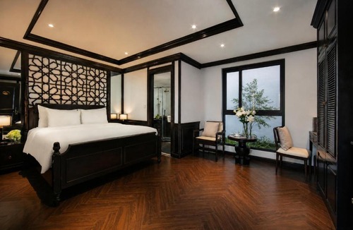 Hanoi Backpacker Quarter Hotel | MAY DE VILLE Crown Hotel