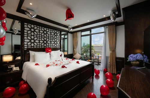 Hanoi Backpacker Quarter Hotel | MAY DE VILLE Crown Hotel