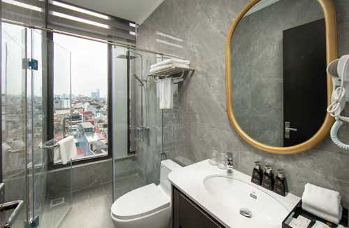 Hang Bac Hotel | May De Ville Lakeside Hotel