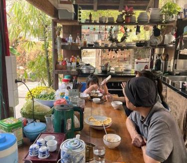 Huong Thuy Hotel | mehome Hidden Garden Homestay