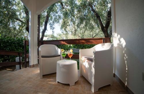 Mattinata House | melograno Holiday Home featured with Swimming Pool and Private Beach