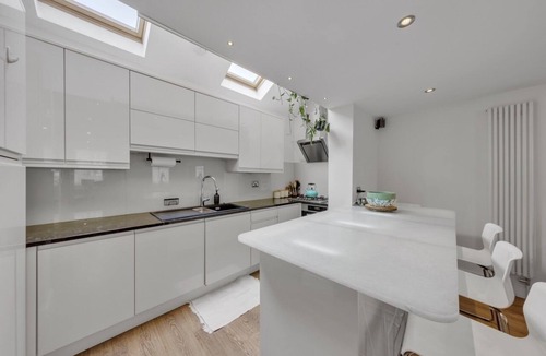 Queen's Park House | Mews House in Maida Vale near Paddington with Free Parking