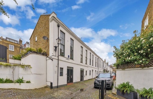Queen's Park House | Mews House in Maida Vale near Paddington with Free Parking
