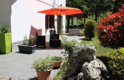 Pignola Apartment | Mini apartment in villa with garden view