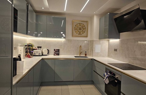 Maida Vale Apartment | Minutes from tube, exclusive central london location. Huge garden and spacious