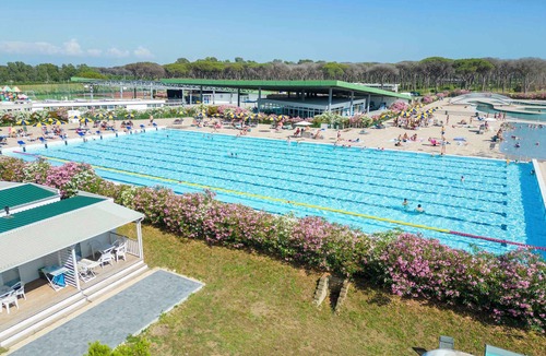 Zona XXXIV Casal Palocco House | Mobilehome with pool and restaurant