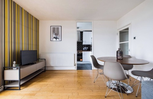 Riverside Apartment | Modern 2 King Beds w/Shard Views near Tower Bridge
