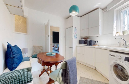 Belsize Apartment | Modern 2BR Flat 2-Min Walk to Belsize Park Tube