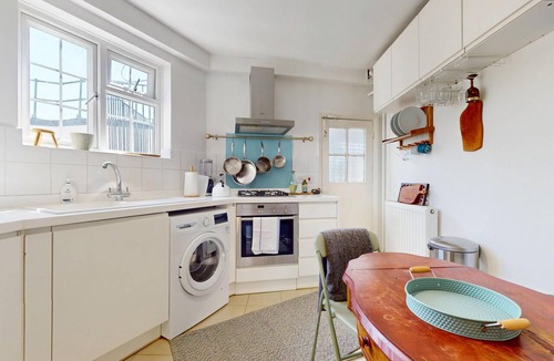 Belsize Apartment | Modern 2BR Flat 2-Min Walk to Belsize Park Tube