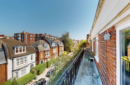 Belsize Apartment | Modern 2BR Flat 2-Min Walk to Belsize Park Tube