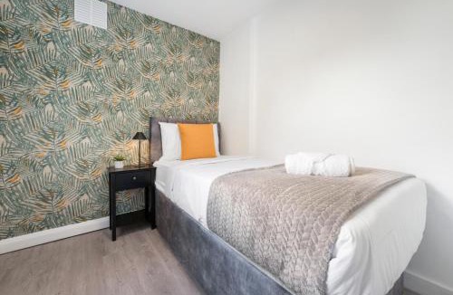 Harringay Apartment | Modern 3BR 2Bath Flat Near Transport & Park