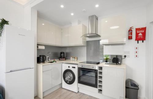 Harringay Apartment | Modern 3BR 2Bath Flat Near Transport & Park