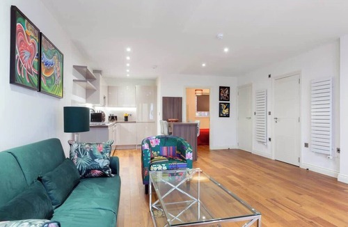 Cantelowes Apartment | Modern and large oasis flat in Camden with patio
