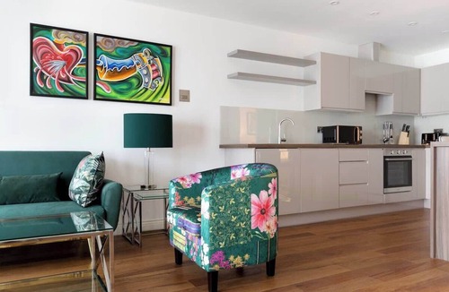 Cantelowes Apartment | Modern and large oasis flat in Camden with patio