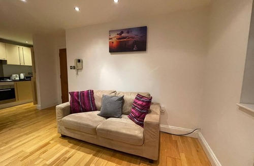 Kew Apartment | Modern and super cosy apartment, peaceful location, Richmond London