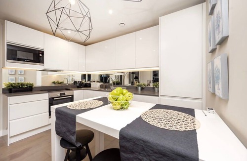 London Borough of Bromley Apartment | Modern Apartment with Office Space in Bromley