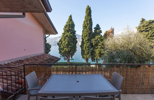 Cassone Apartment | Modern Apartment "Gennaker" On Lakeside with Terrace and View