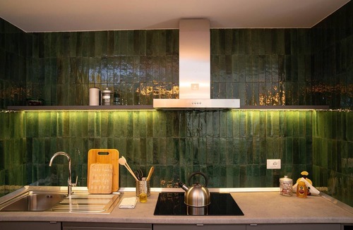 Quartiere XIII Aurelio Apartment | Modern, cosy Garden Suite, parking u.r.