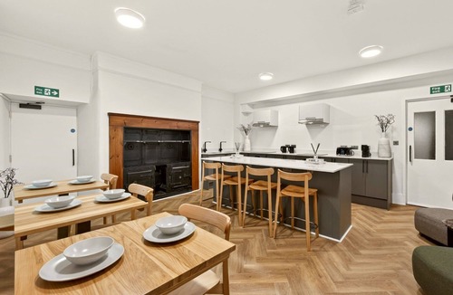 St. Pancras Apartment | Modern Double En-Suite in Bloomsbury
