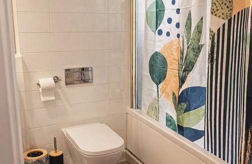 Barking Apartment | Modern Executive flat/8 min from Barking station/20 minutes to central