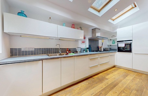 Kilburn House | Modern Home w/Garden 4 Min Walk to Kilburn Station