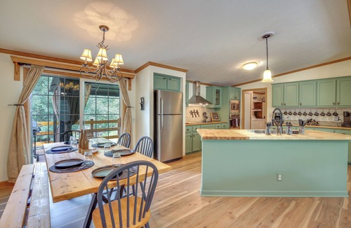 Keystone House | Modern Keystone Home: 4 Mi to Mount Rushmore!