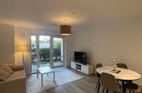 Brent Apartment | Modern & Relaxing 1 bedroom apartment Moments away from underground Station!